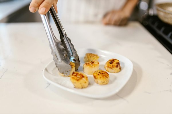 ¿Cuáles son las mejores estrategias para llevar negro en verano?